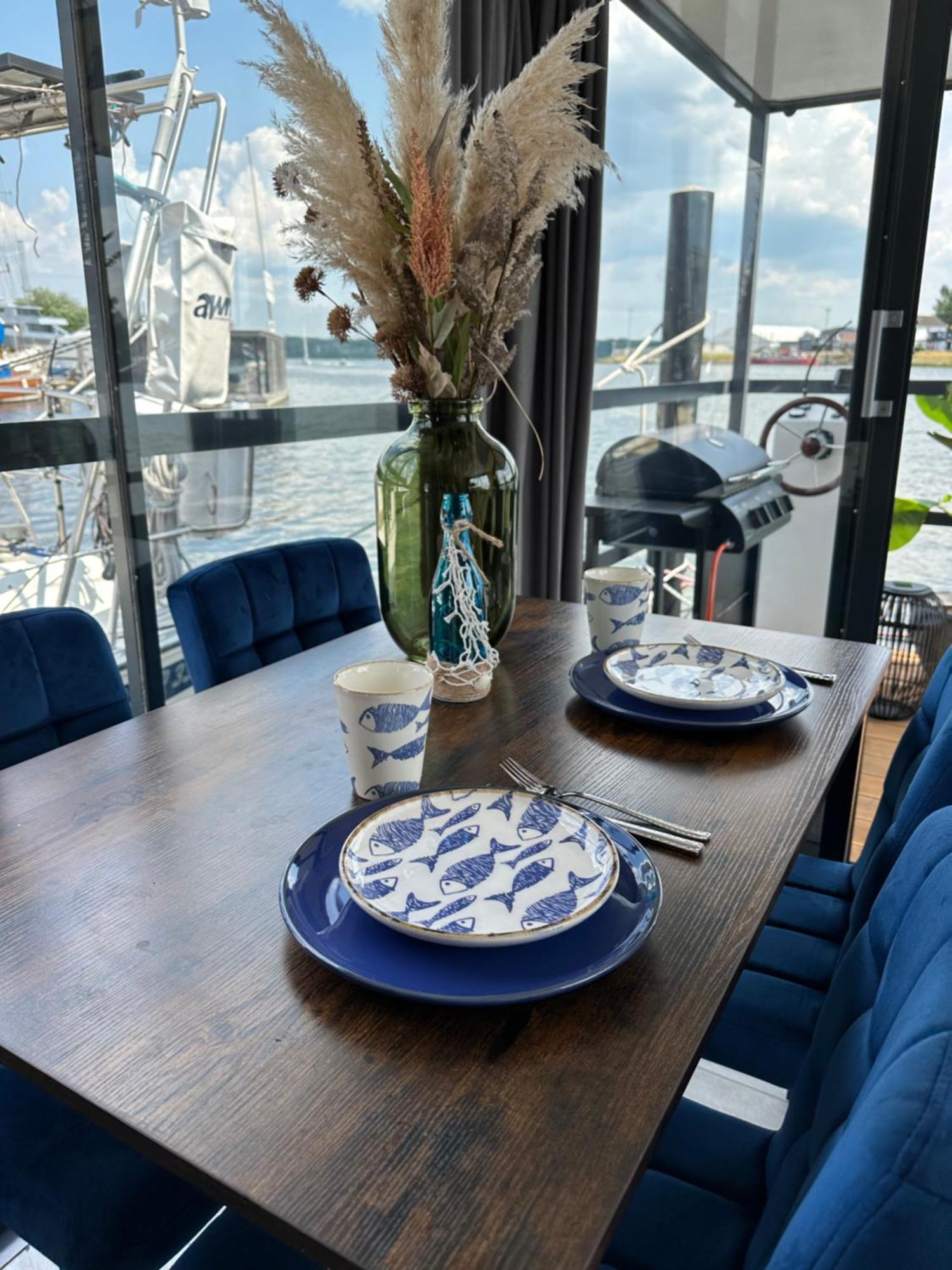 Premium Hausboot Trave Traum Lejlighed Lübeck Eksteriør billede